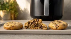 Cookie na air fryer: como acertar o centro macio e as bordas firmes