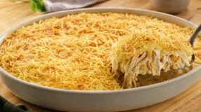 Fricassê de frango sem separar o creme: 5 etapas para uma travessa uniforme