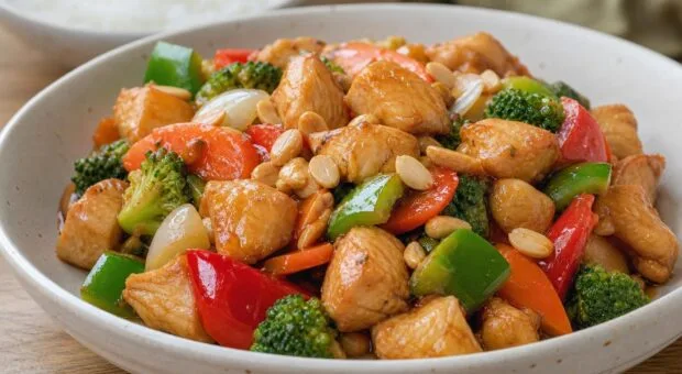 Frango xadrez com legumes firmes: a ordem da panela preserva cada textura