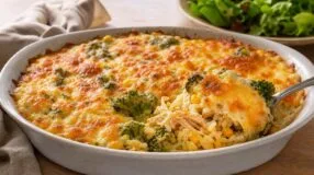 Arroz de forno sem ficar seco: molho leve une sobras e ingredientes novos