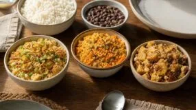 Farofa crocante sem excesso de gordura: 6 combinações para variar o almoço