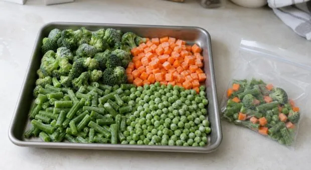 Legumes congelados sem bloco de gelo: branqueamento e secagem ajudam