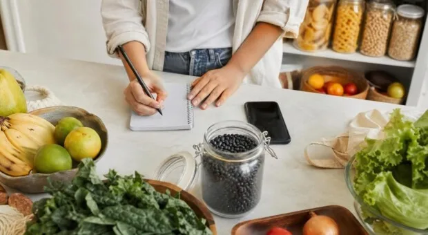 Lista de compras por setores reduz voltas no mercado e alimentos esquecidos